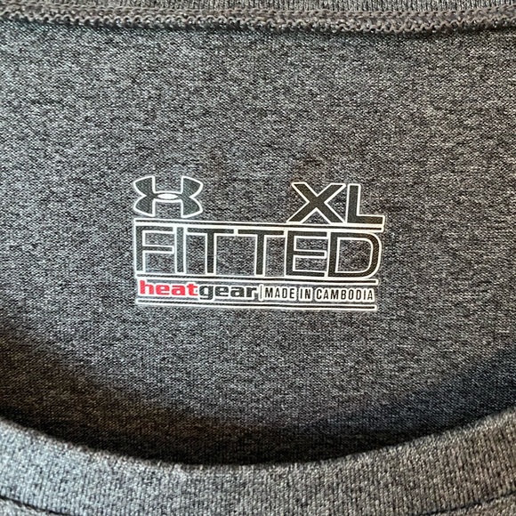 UA workout shirt - Picture 3 of 3